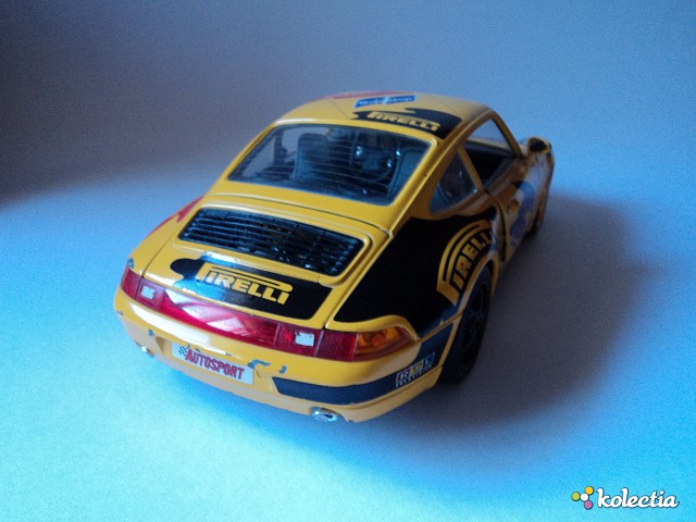 1:18 Bburago Porsche 911 (993) Carrera Racing Shell #1 1993 Yellow ...
